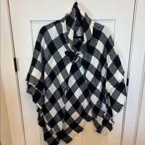 Black and White Women’s Sweater Poncho (S/M)